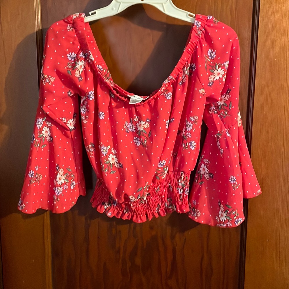 Cute crop top Size Medium